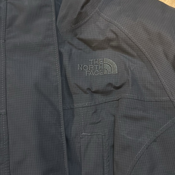 North face women’s winter coat - Picture 10 of 17